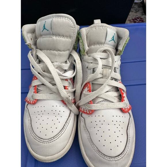 Nike Air Jordan White Teal Retro 1 Mid SE Lace Up Sneaker Shoes Size 2.5 - Picture 3 of 6